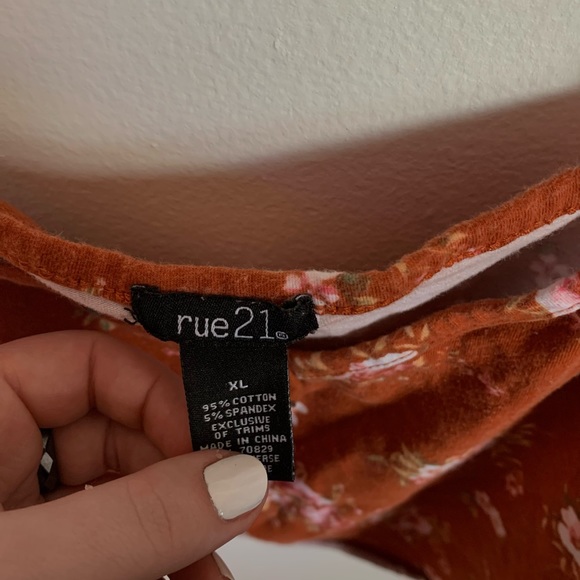 rue 21 floral crop top - Picture 2 of 2